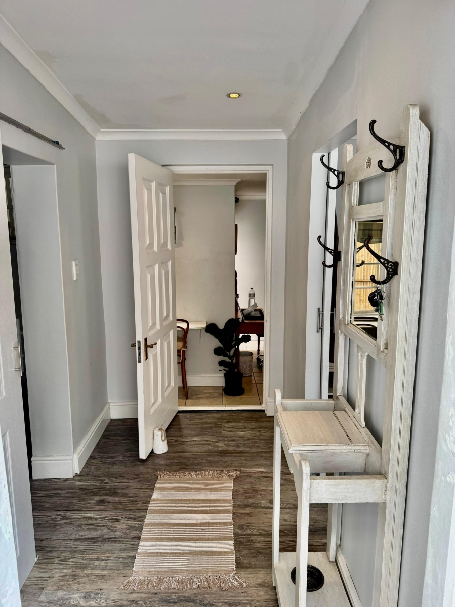 To Let 2 Bedroom Property for Rent in Tokai Western Cape